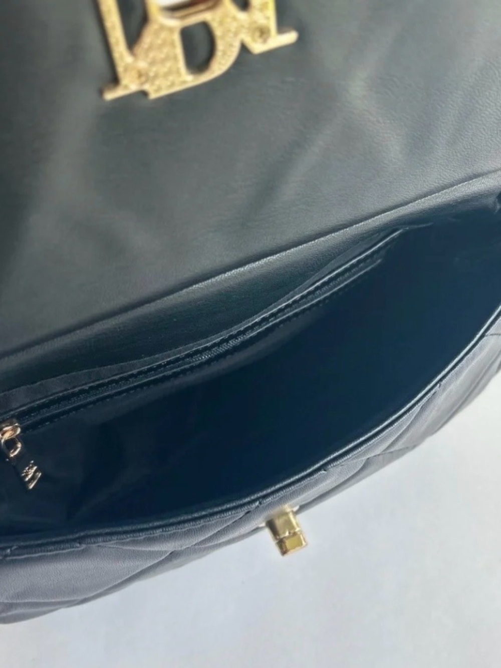 Bradgley Mischka Black Leather Quilted Handbag. - Picture 10 of 13